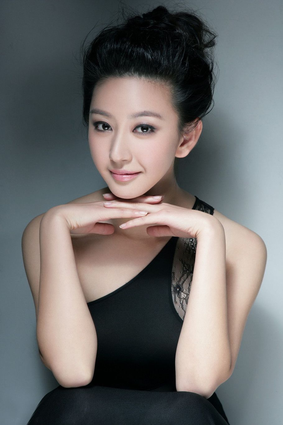 Yifei Tang Sexy and Hottest Photos , Latest Pics