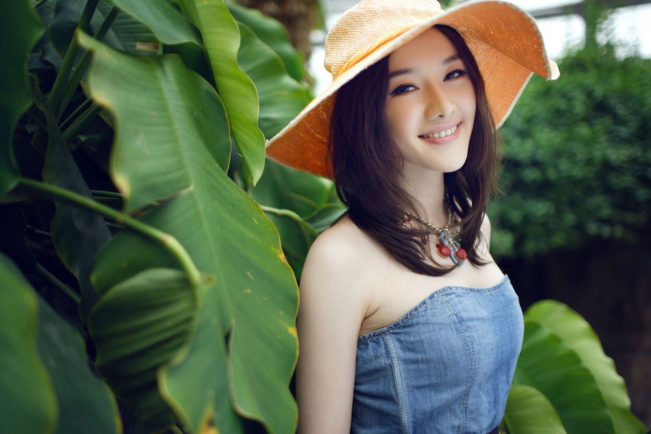 Danying Feng Sexy and Hottest Photos , Latest Pics