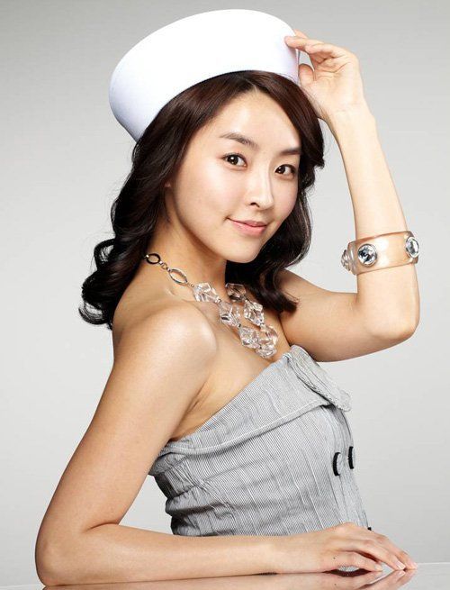Yu-mi Jeong Sexy and Hottest Photos , Latest Pics