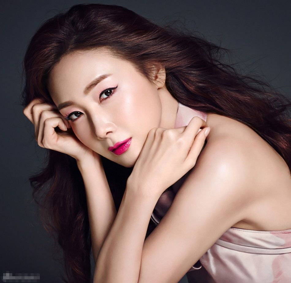Choi Ji-woo Sexy and Hottest Photos , Latest Pics