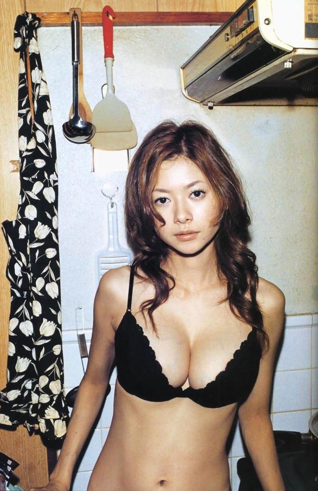 Yôko Maki Sexy and Hottest Photos , Latest Pics
