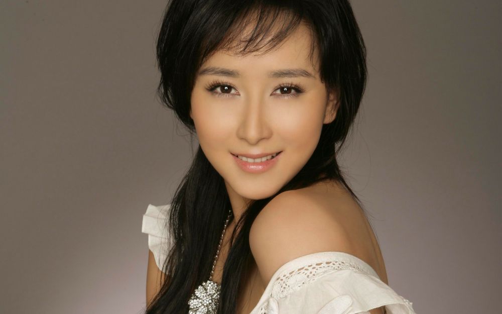 Jing Hu Sexy and Hottest Photos , Latest Pics