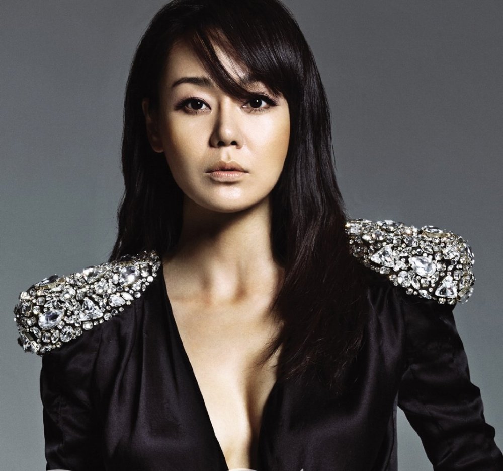 Yunjin Kim Sexy and Hottest Photos , Latest Pics