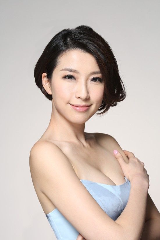 Elaine Yiu Sexy and Hottest Photos , Latest Pics