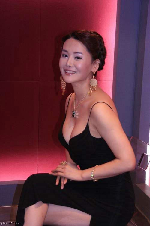 Xin Yang Sexy and Hottest Photos , Latest Pics
