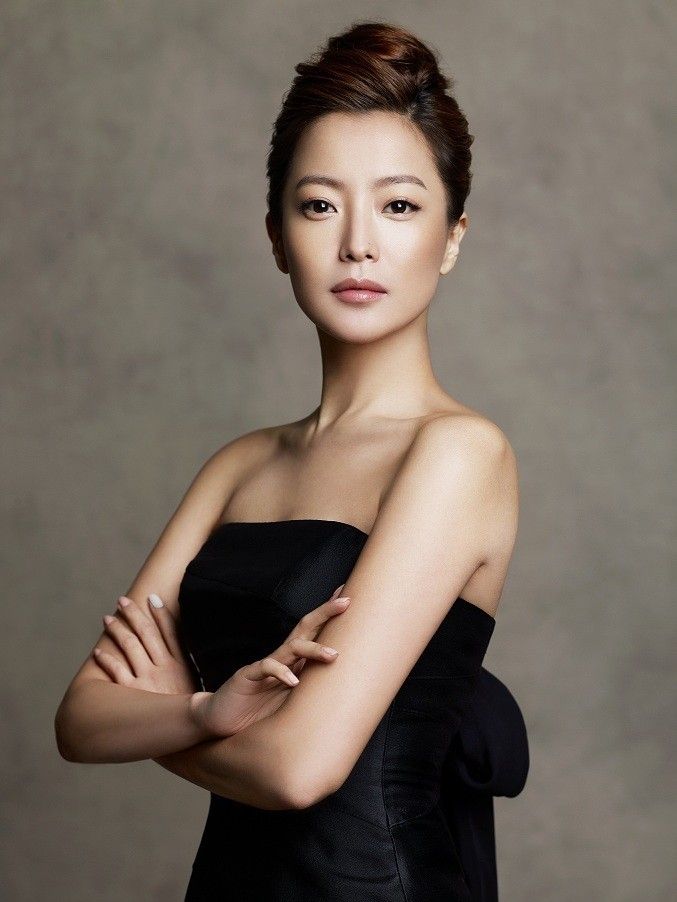 Kim Hee-seon Sexy and Hottest Photos , Latest Pics
