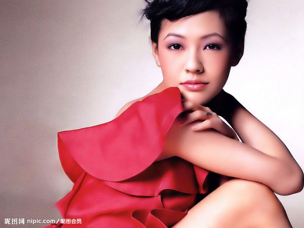 Dee Hsu Sexy and Hottest Photos , Latest Pics