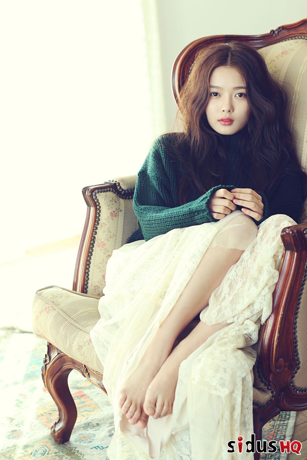 Kim Yoo-jeong Sexy and Hottest Photos , Latest Pics