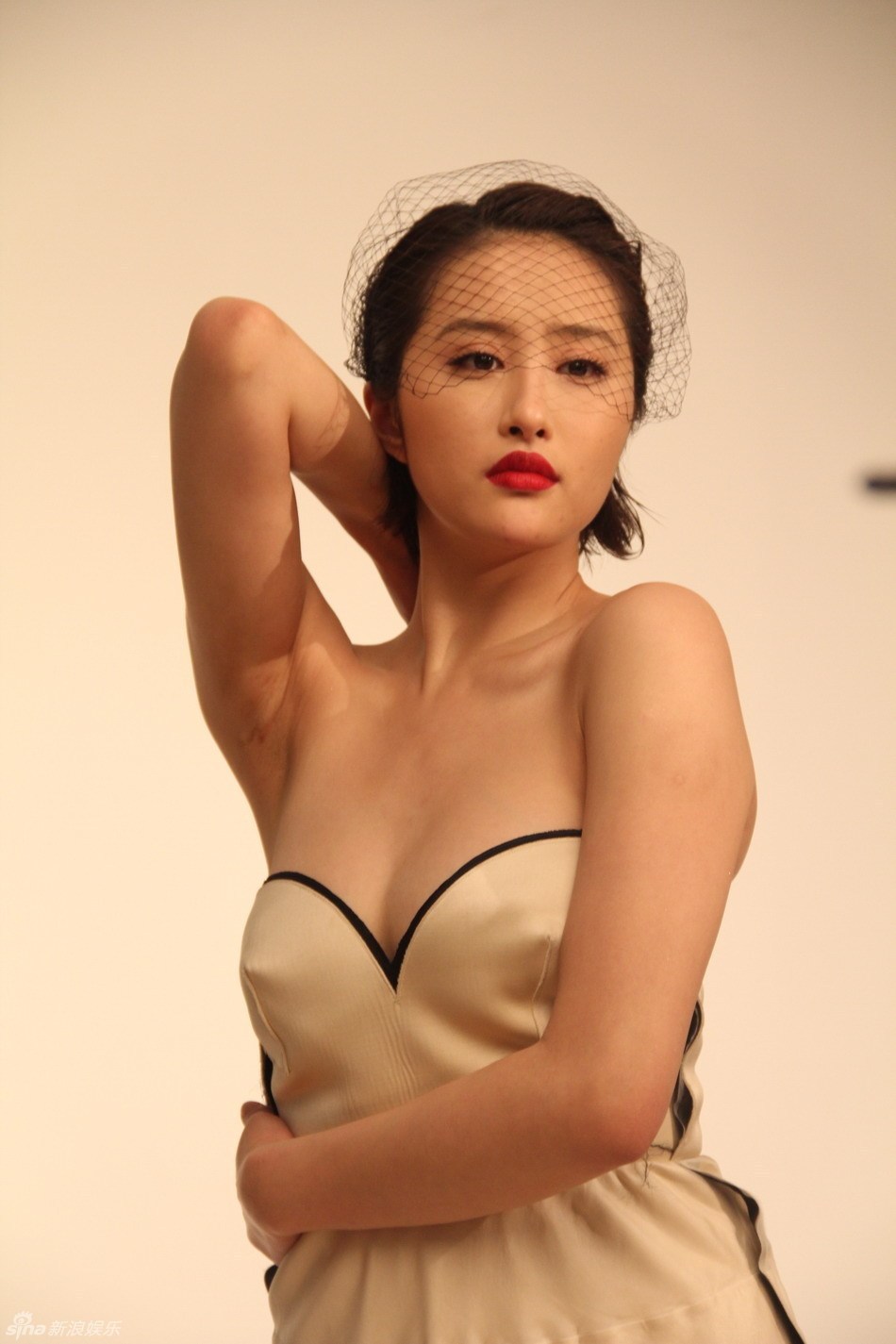 Shera Li Sexy and Hottest Photos , Latest Pics