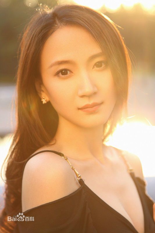 Ruoxi Qiao Sexy and Hottest Photos , Latest Pics