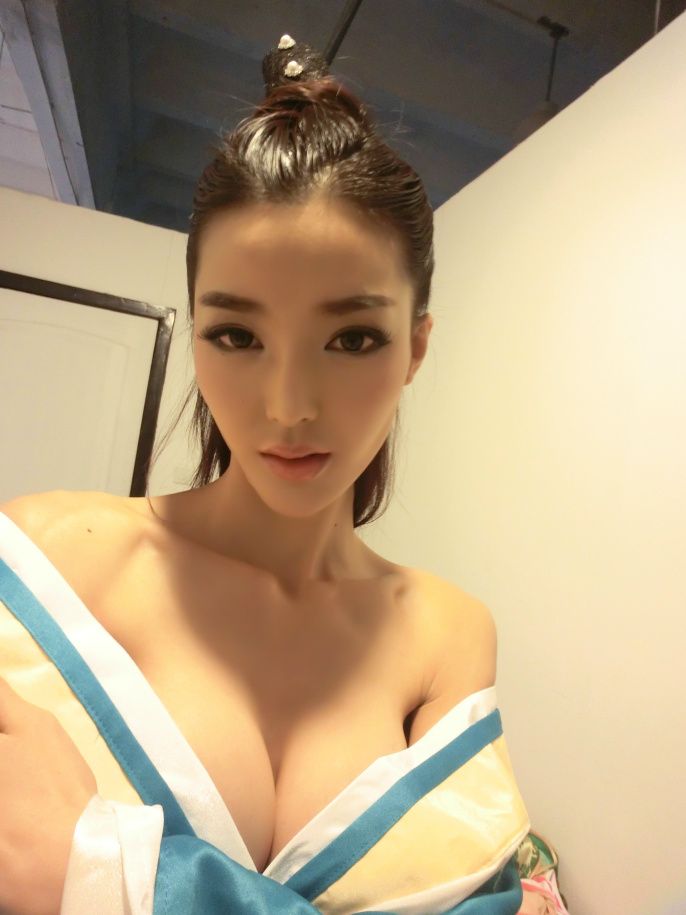 李颖芝 Sexy and Hottest Photos , Latest Pics