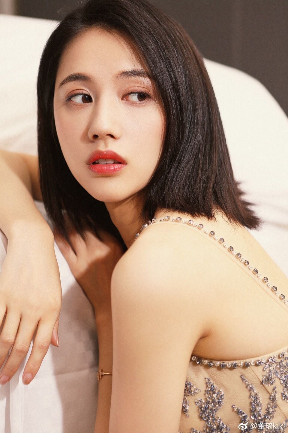 Qi Dong Sexy and Hottest Photos , Latest Pics