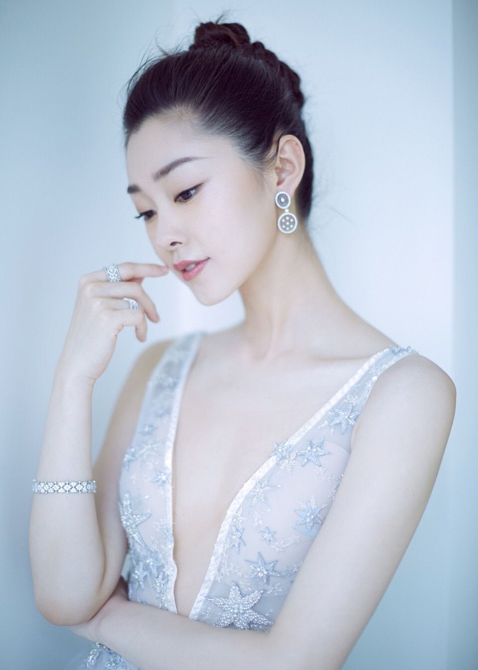 Yi Song Sexy and Hottest Photos , Latest Pics