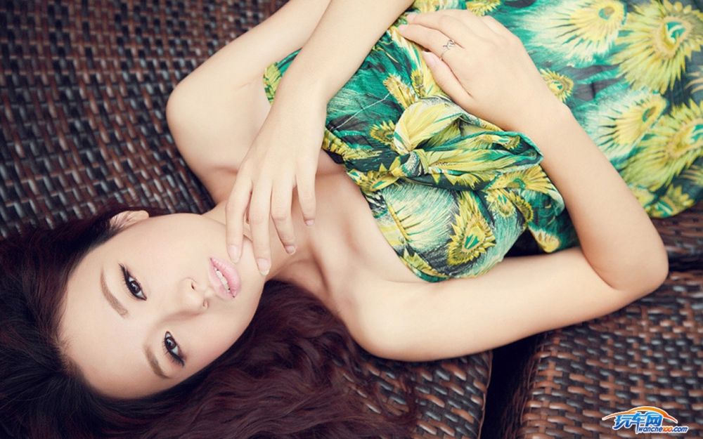 Jingyi Liu Sexy and Hottest Photos , Latest Pics