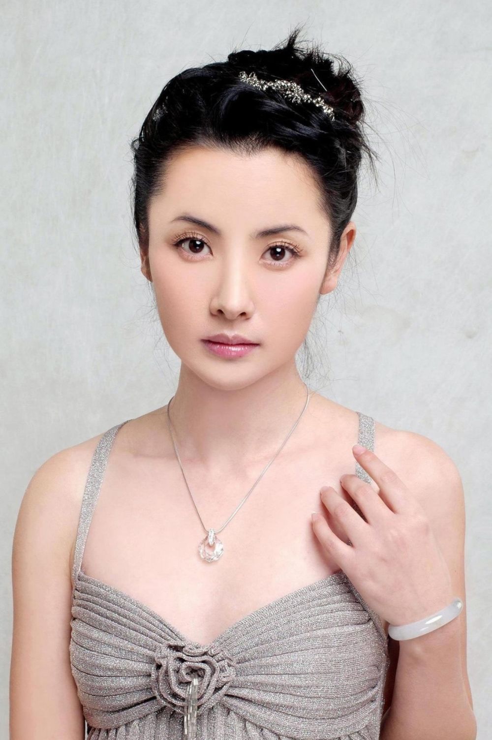 Mingna Yang Sexy and Hottest Photos , Latest Pics