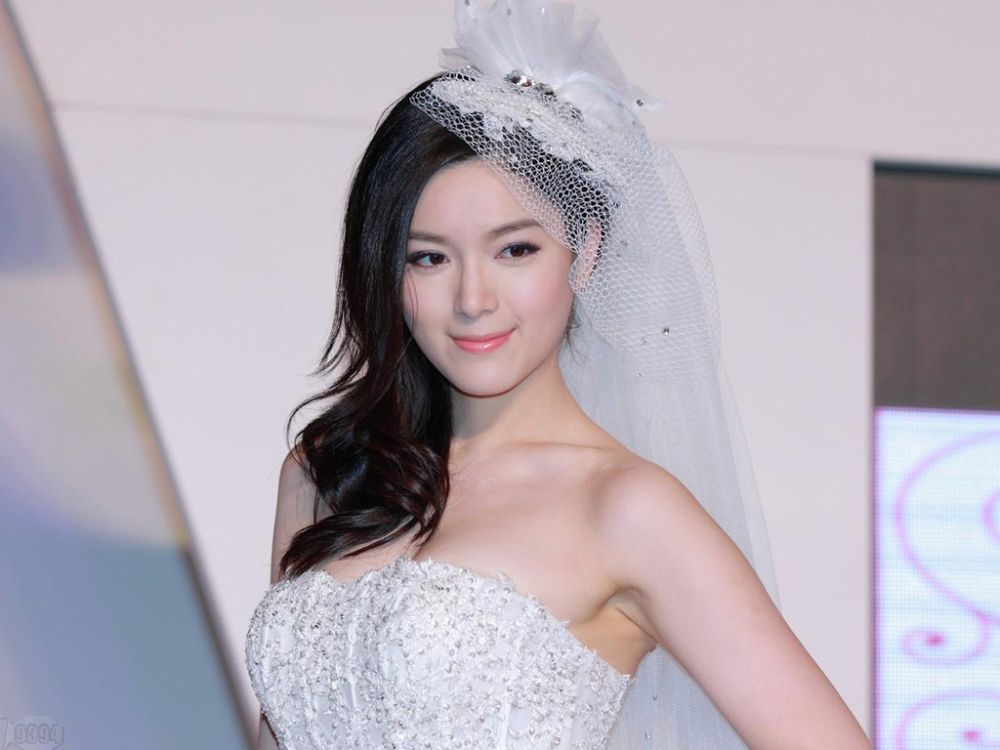 Christine Kuo Sexy and Hottest Photos , Latest Pics