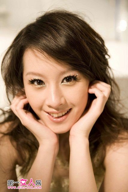 Kai-Syuan Tzeng Sexy and Hottest Photos , Latest Pics
