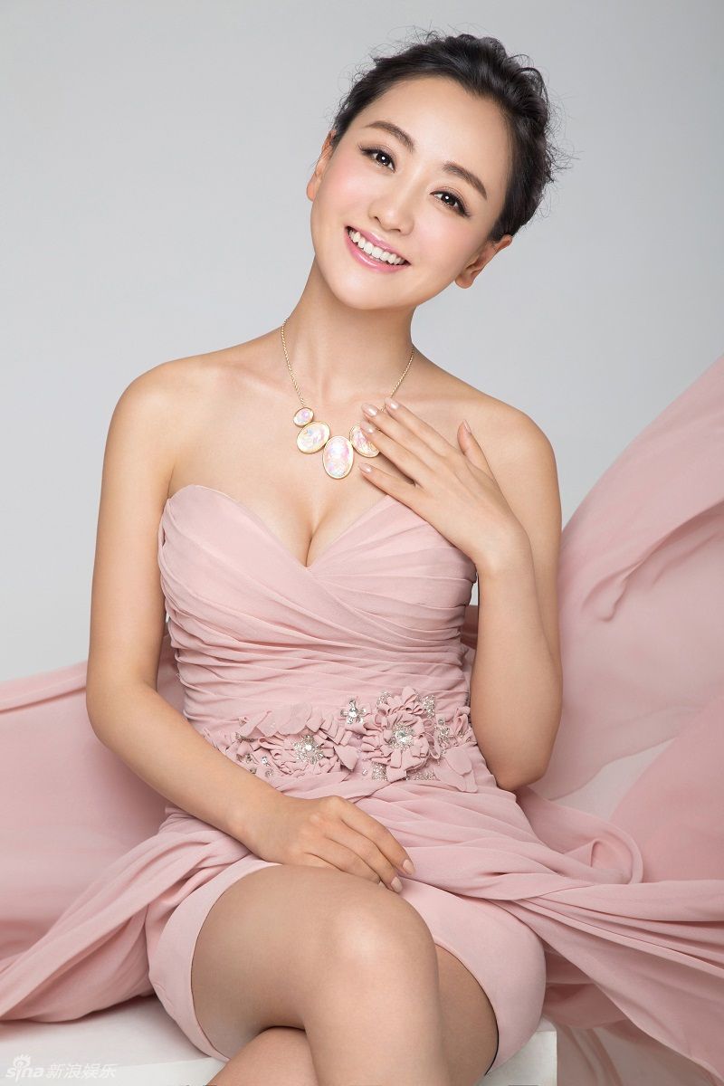 Rong Yang Sexy and Hottest Photos , Latest Pics