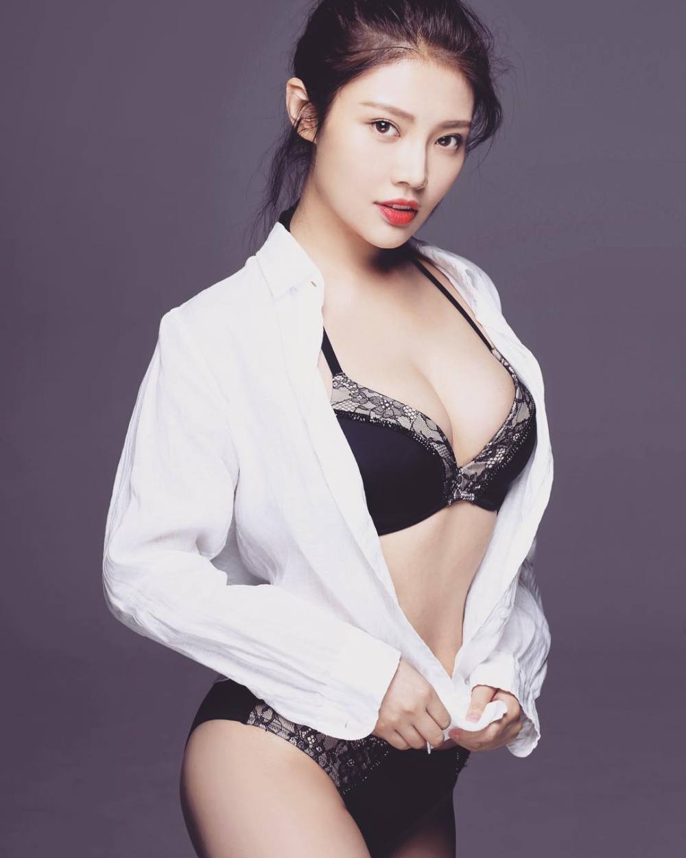 Dongdong Xu Sexy and Hottest Photos , Latest Pics