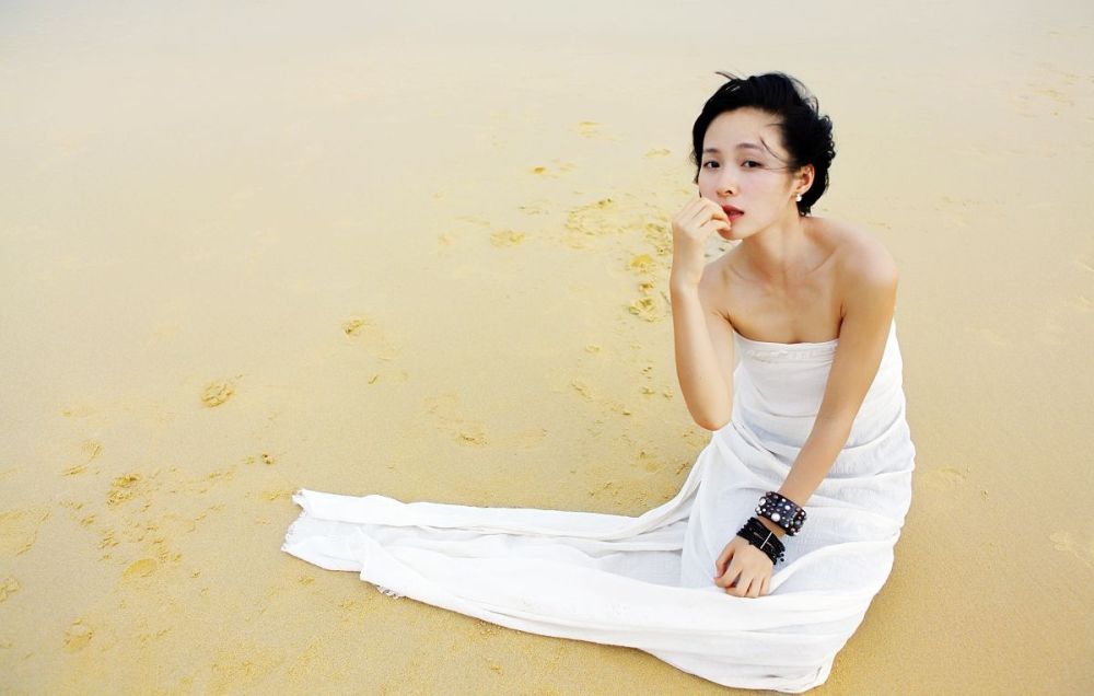 Yiyan Jiang Sexy and Hottest Photos , Latest Pics