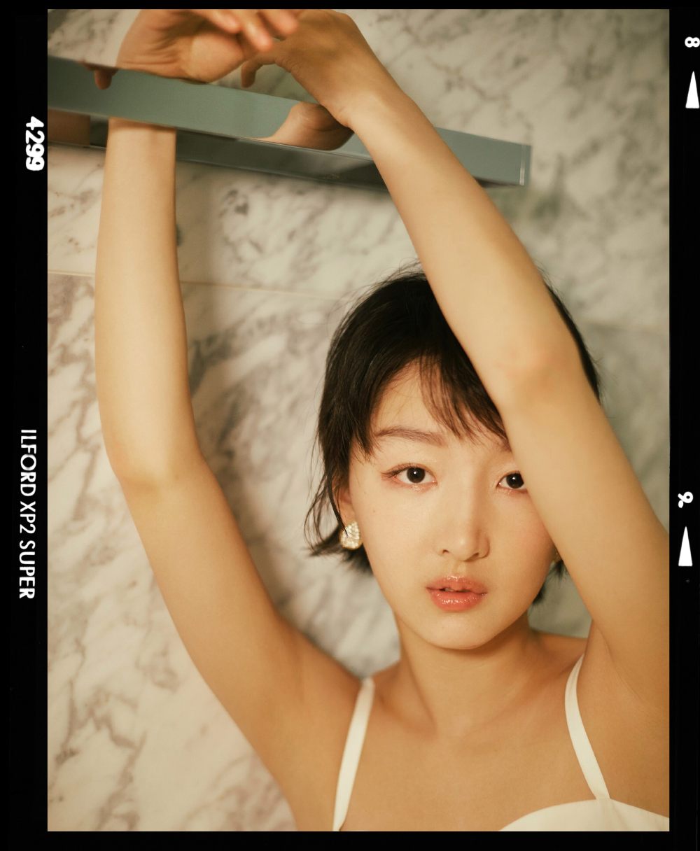 Dongyu Zhou Sexy and Hottest Photos , Latest Pics