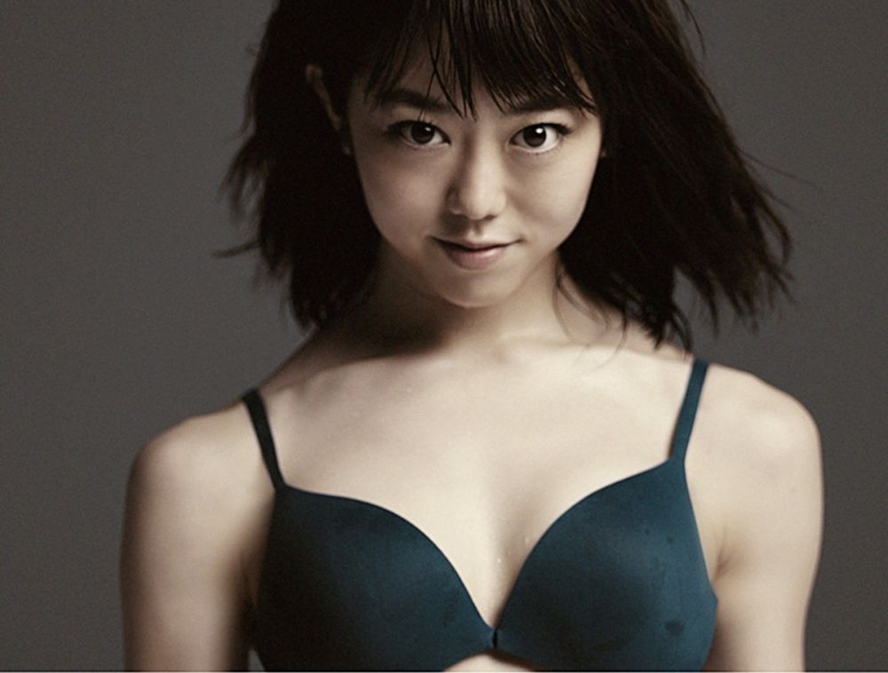 Minami Minegishi Sexy and Hottest Photos , Latest Pics