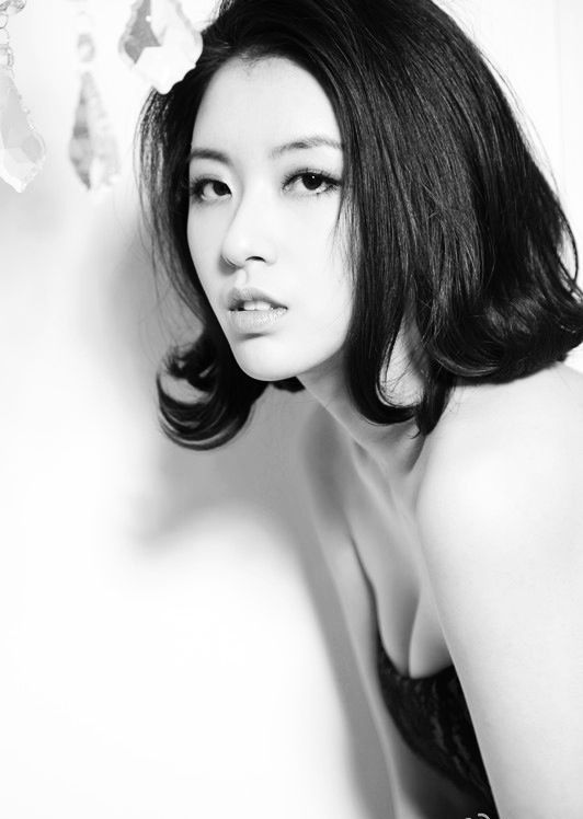 Ming Zhao Sexy and Hottest Photos , Latest Pics