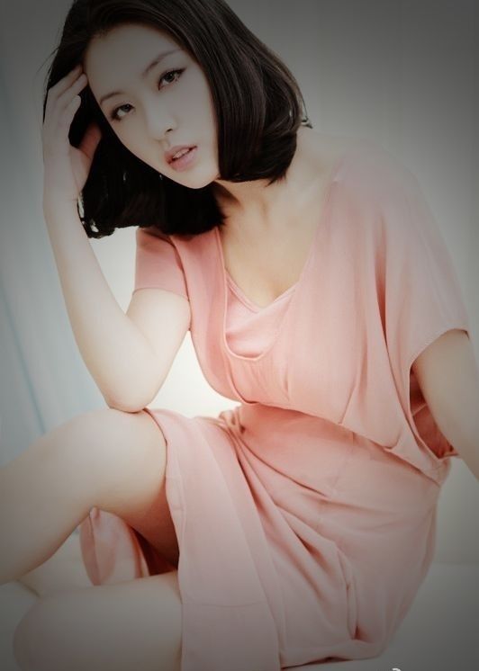 Ming Zhao Sexy and Hottest Photos , Latest Pics