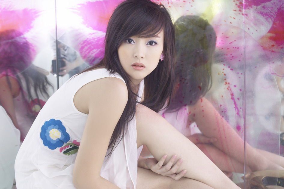 Zhou Qi Qi Sexy and Hottest Photos , Latest Pics
