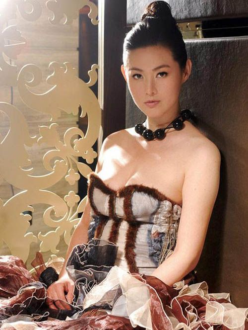 Si-Yi Wang Sexy and Hottest Photos , Latest Pics