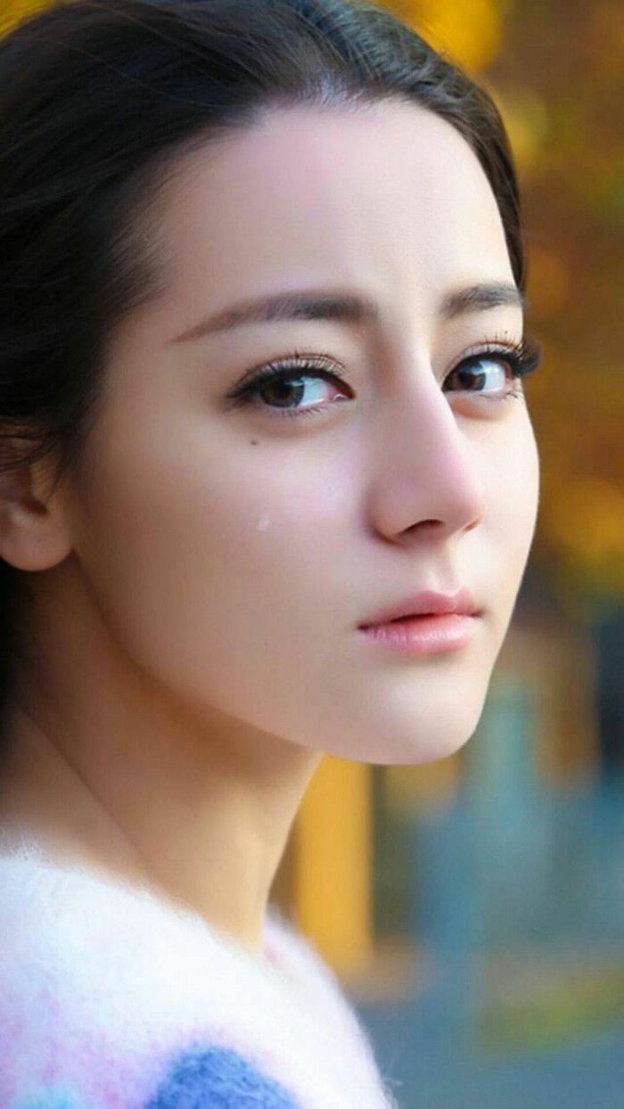 Dilraba Dilmurat Sexy and Hottest Photos , Latest Pics