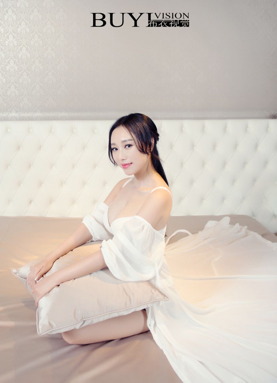 Yifei Han Sexy and Hottest Photos , Latest Pics