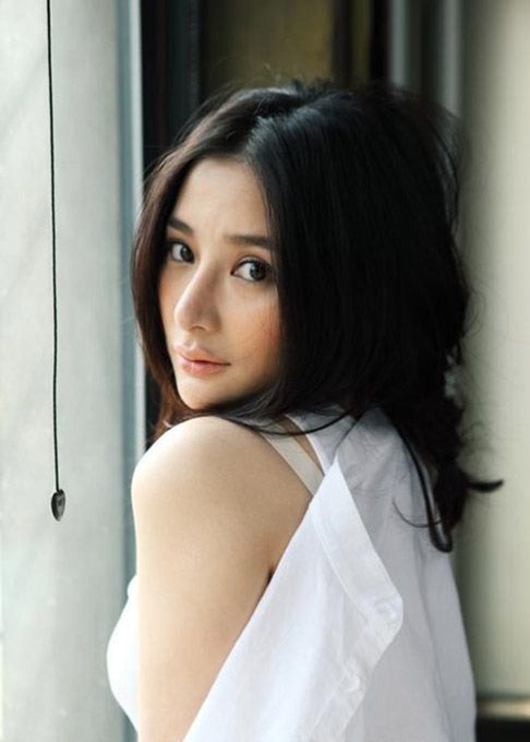 Naijin Xiong Sexy and Hottest Photos , Latest Pics