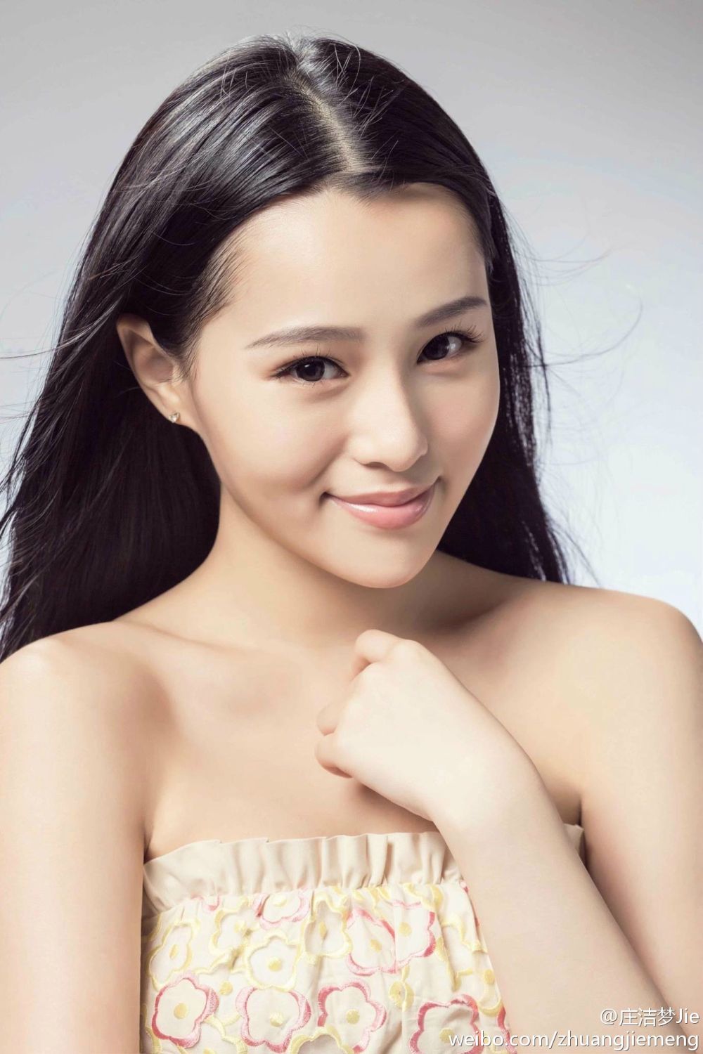 Jiemeng Zhuang Sexy and Hottest Photos , Latest Pics