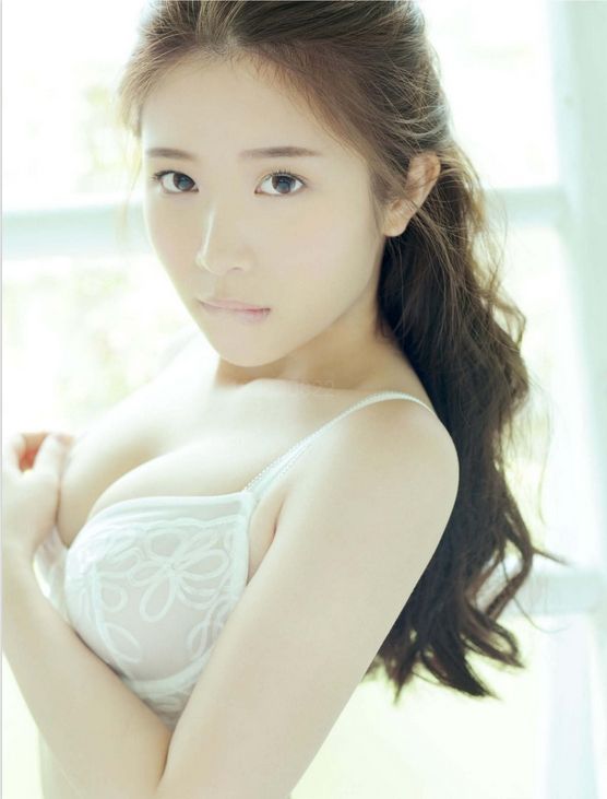Ili Cheng Sexy and Hottest Photos , Latest Pics