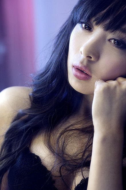 Yixuan Tong Sexy and Hottest Photos , Latest Pics