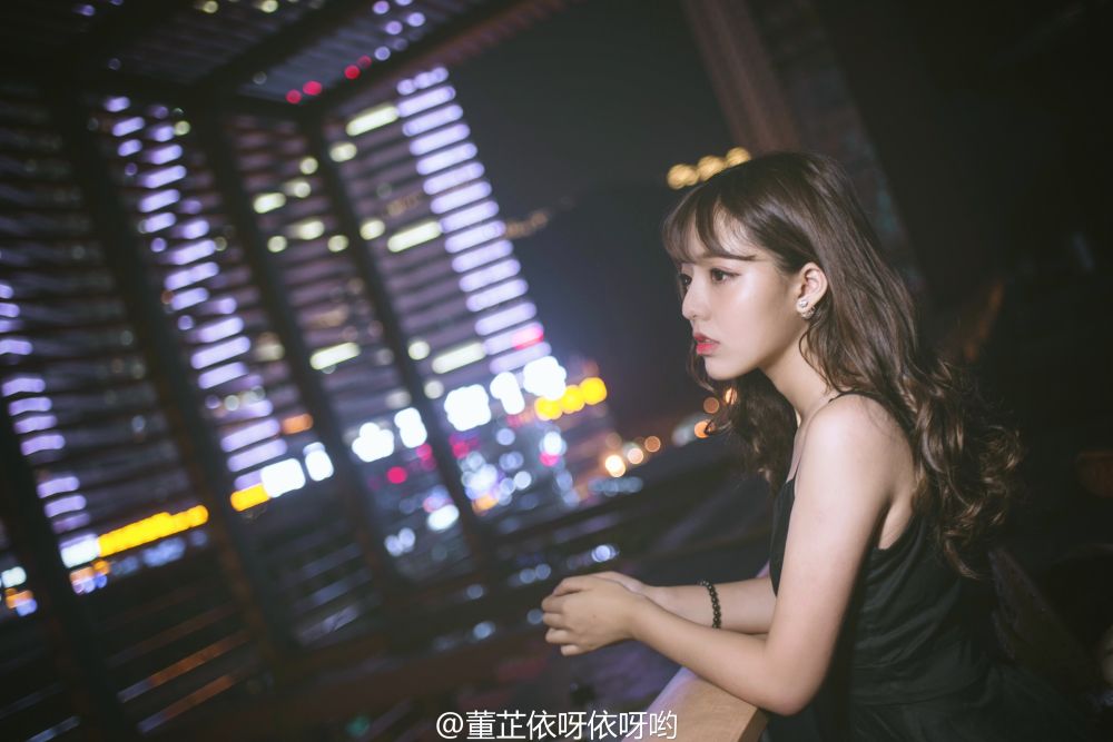 Zhiyi Dong Sexy and Hottest Photos , Latest Pics