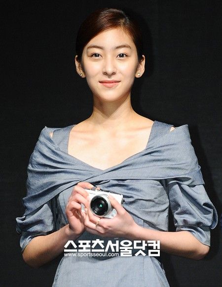Ji-won Wang Sexy and Hottest Photos , Latest Pics
