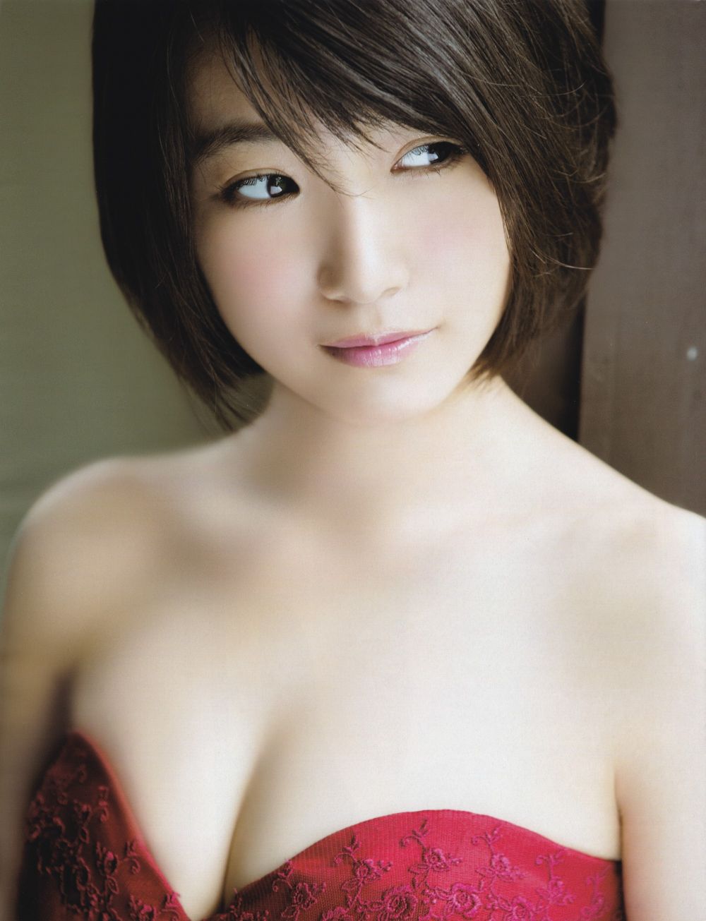 Mio Tomonaga Sexy and Hottest Photos , Latest Pics