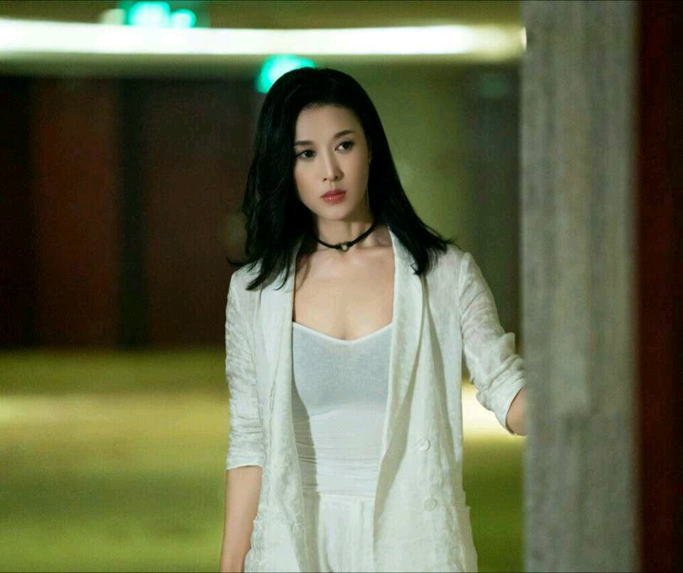 Shuang Zheng Sexy and Hottest Photos , Latest Pics