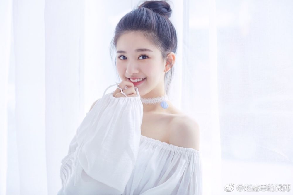 Zhao Lusi Sexy and Hottest Photos , Latest Pics