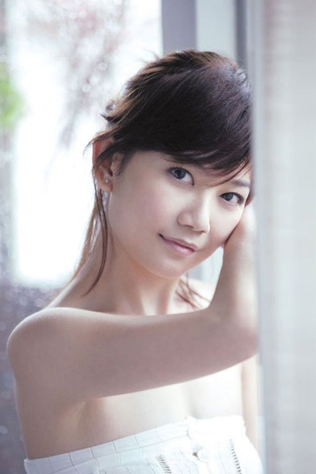 Fish Leong Sexy and Hottest Photos , Latest Pics