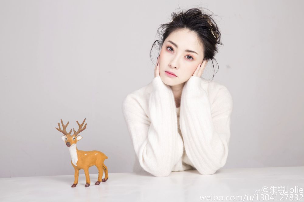 Rui Zhu Sexy and Hottest Photos , Latest Pics