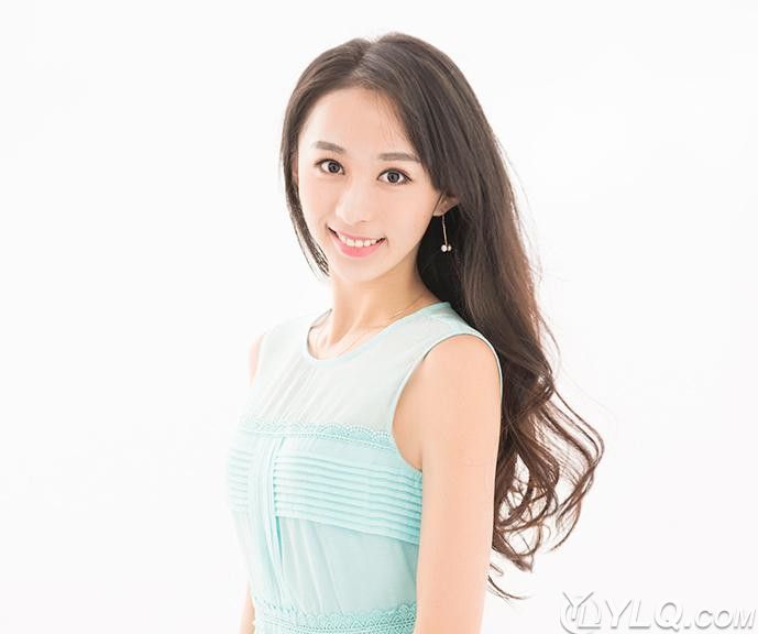 Xinjiayi Song Sexy and Hottest Photos , Latest Pics