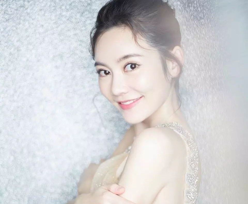 Mi Luo Sexy and Hottest Photos , Latest Pics