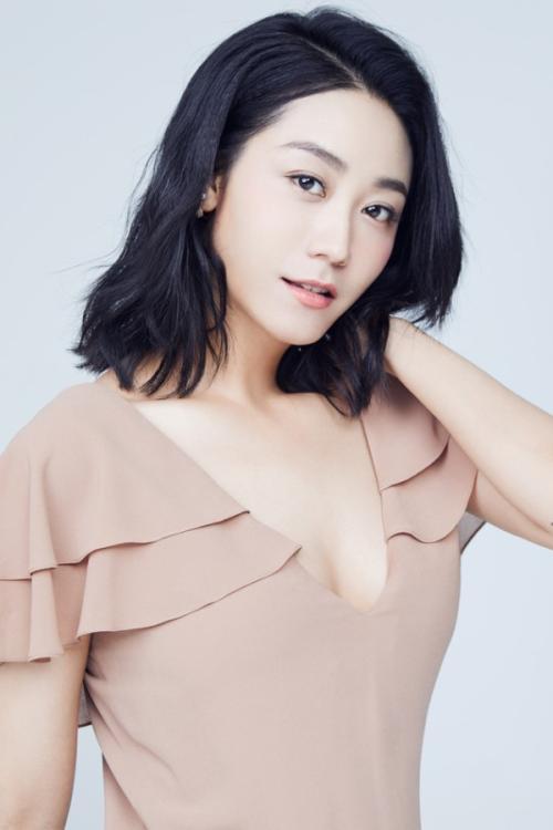 Qinchuan Feng Sexy and Hottest Photos , Latest Pics