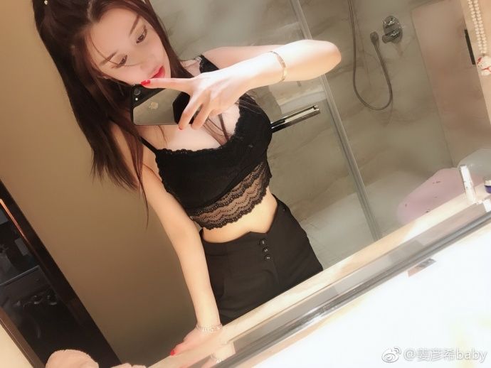 姜彦希 Sexy and Hottest Photos , Latest Pics