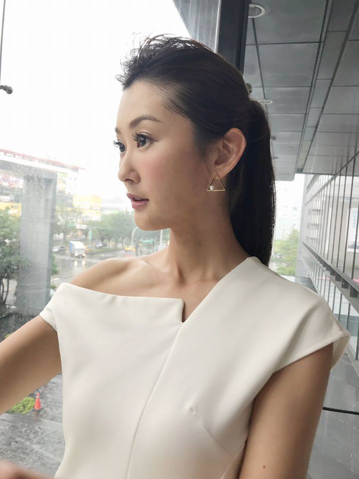 Carolyn Chen Sexy and Hottest Photos , Latest Pics