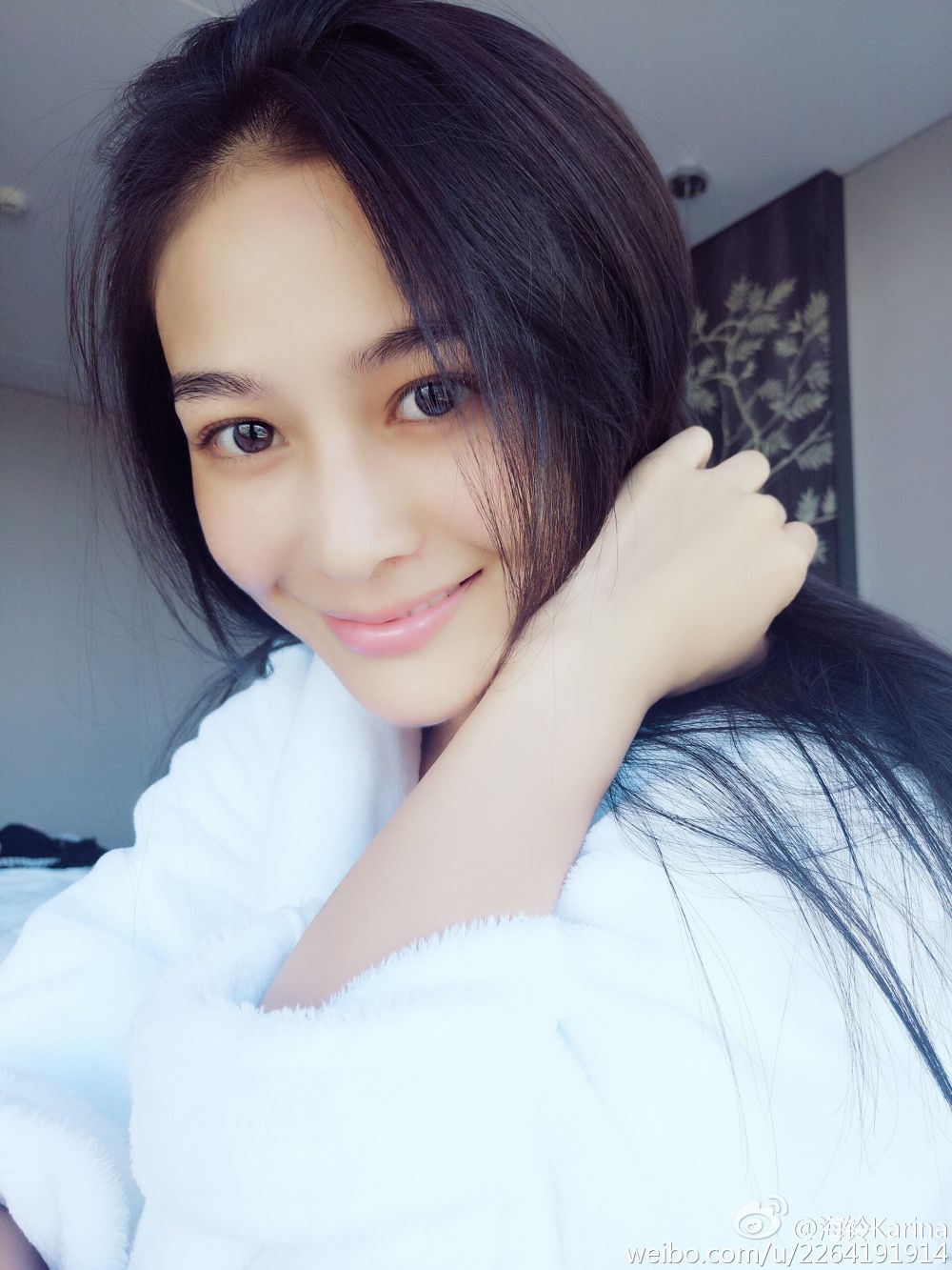 Ling Hai Sexy and Hottest Photos , Latest Pics
