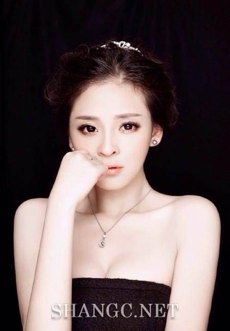 Enjie Lu Sexy and Hottest Photos , Latest Pics
